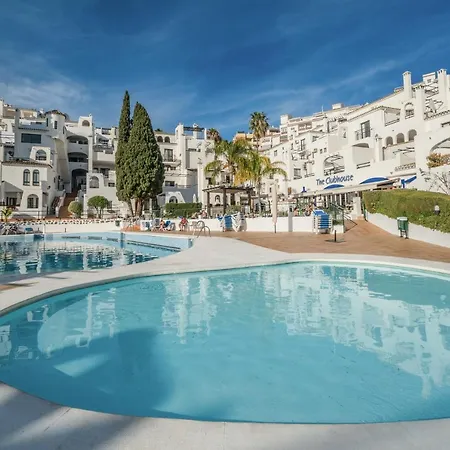Freshly Renovated, Modern Penthouse Pueblo Evita! Apartment Benalmadena
