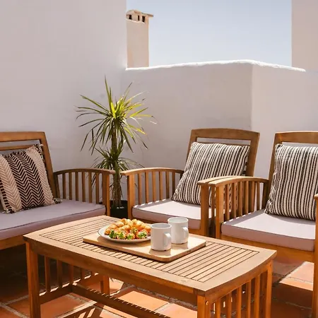 Freshly Renovated, Modern Penthouse Pueblo Evita! Apartment Benalmadena
