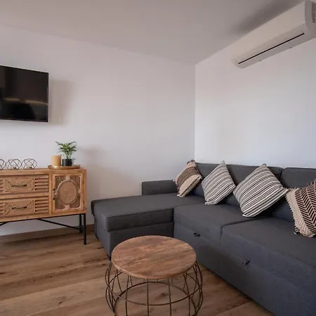 Apartment Freshly Renovated, Modern Penthouse Pueblo Evita!