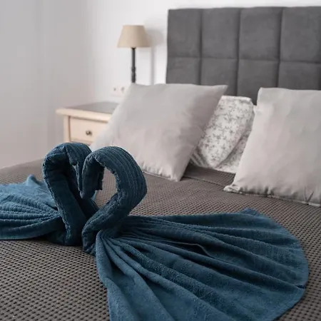 Freshly Renovated, Modern Penthouse Pueblo Evita! Apartment *