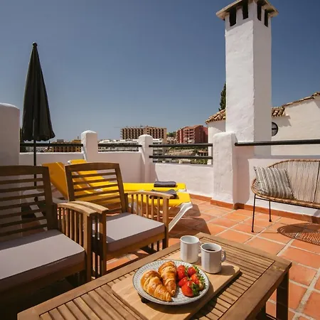 Freshly Renovated, Modern Penthouse Pueblo Evita! Apartment Benalmadena