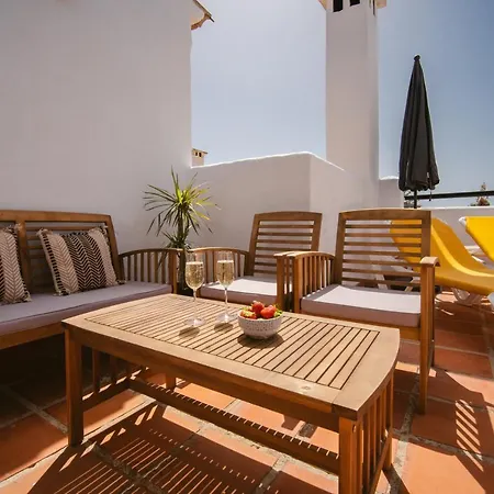 Freshly Renovated, Modern Penthouse Pueblo Evita!