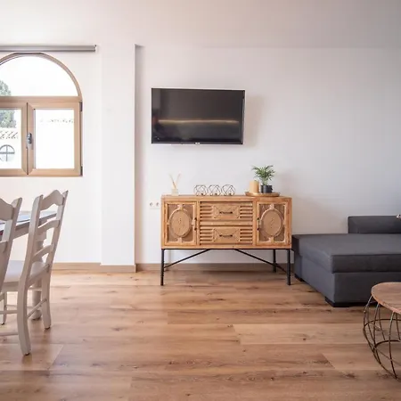 Freshly Renovated, Modern Penthouse Pueblo Evita! *
