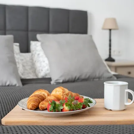 Apartamento Freshly Renovated, Modern Penthouse Pueblo Evita! Benalmádena