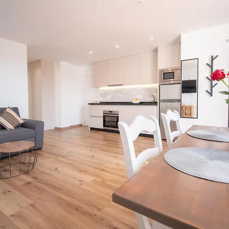 Apartamento Freshly Renovated, Modern Penthouse Pueblo Evita! Benalmádena
