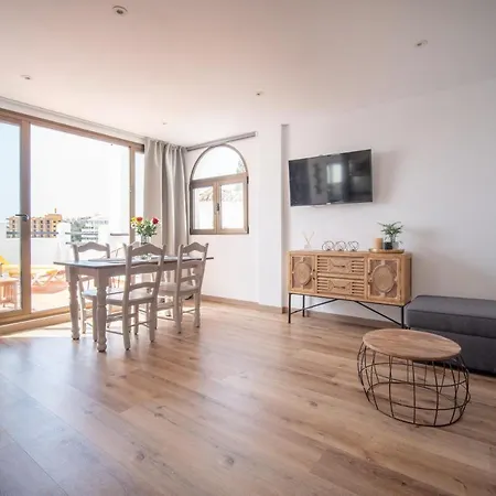 Freshly Renovated, Modern Penthouse Pueblo Evita! Benalmádena