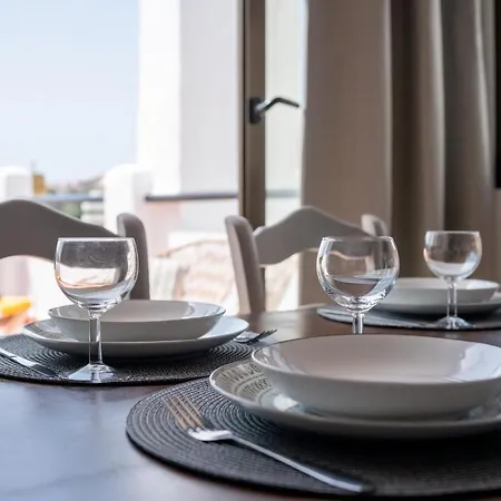 Apartamento Freshly Renovated, Modern Penthouse Pueblo Evita! Benalmádena